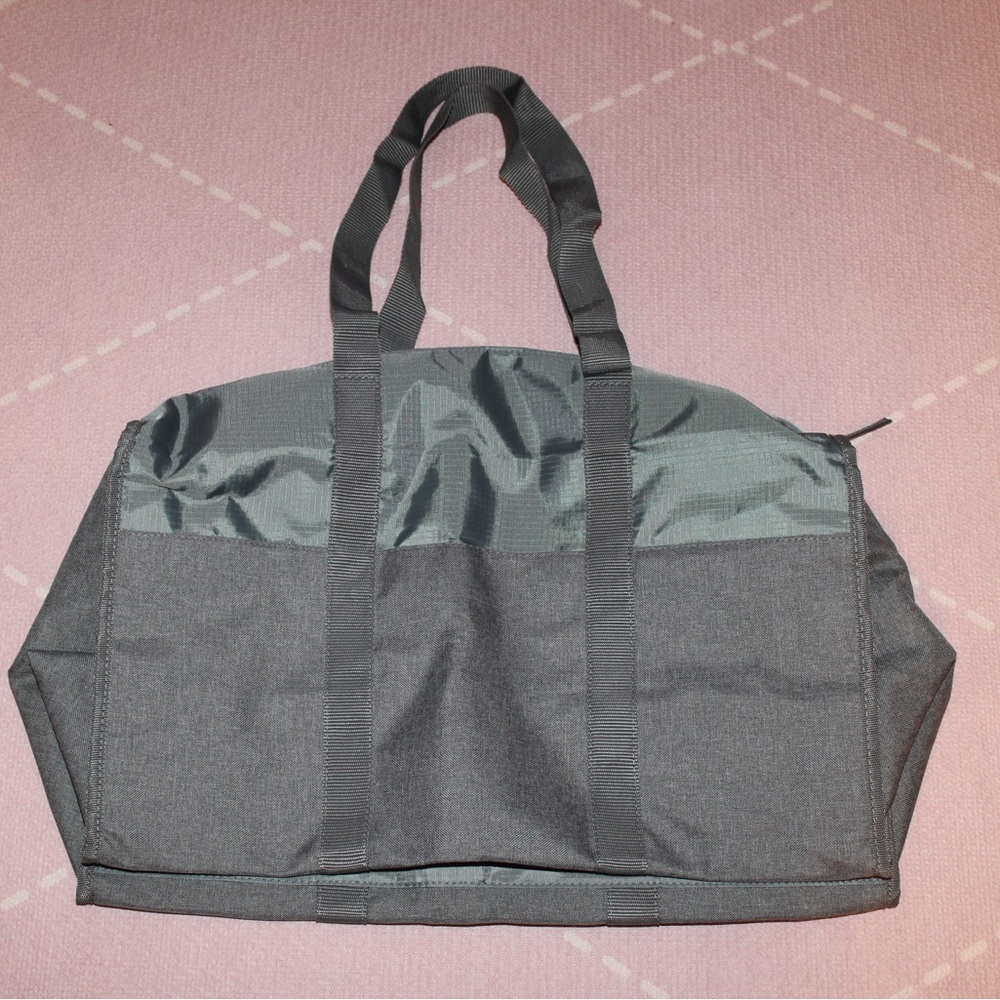 DSW Duffle Weekender Travel Bag Sage Green Nylon NEW VIP Exclusive - Picture 4 of 5